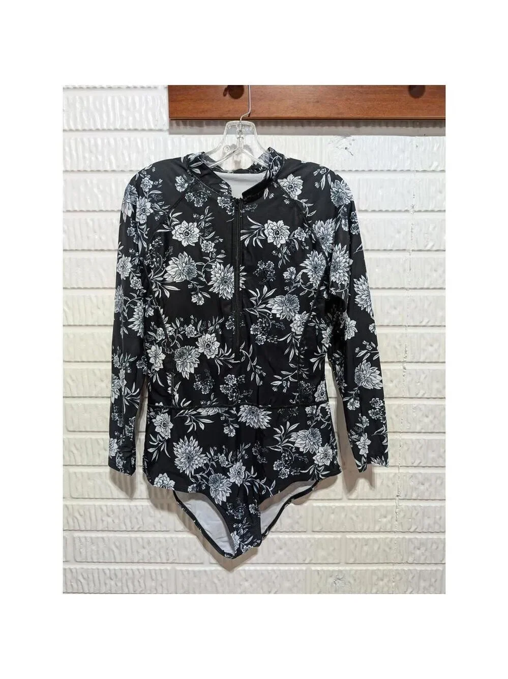 Black White Floral Long Sleeve Zip Front Swim Suit SZ XXL